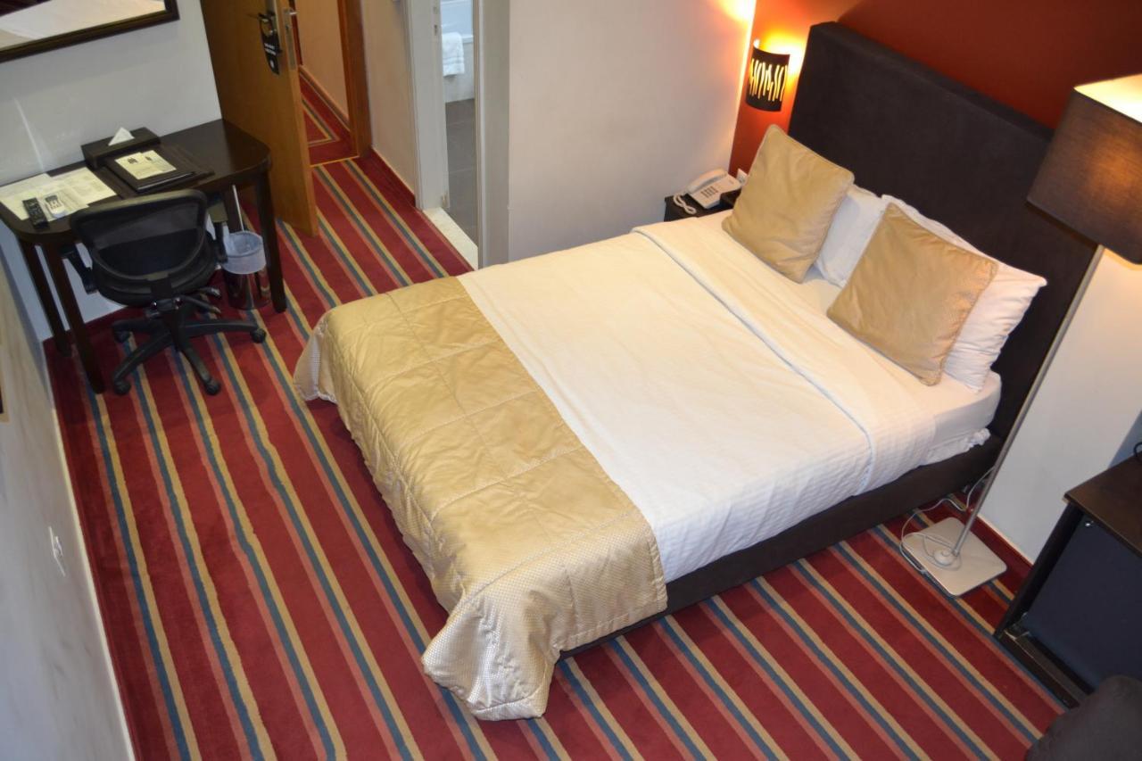 The J Hotel & Spa Beiroet Buitenkant foto