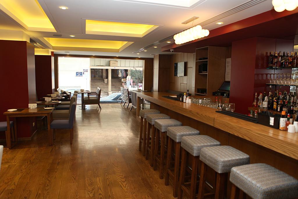 The J Hotel & Spa Beiroet Buitenkant foto