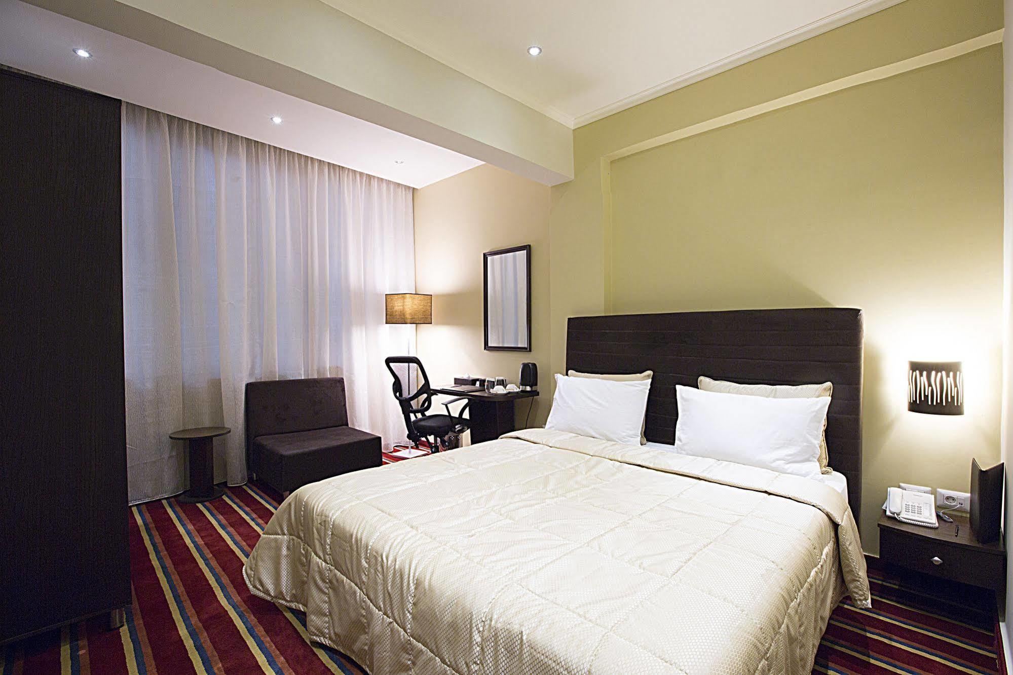 The J Hotel & Spa Beiroet Buitenkant foto
