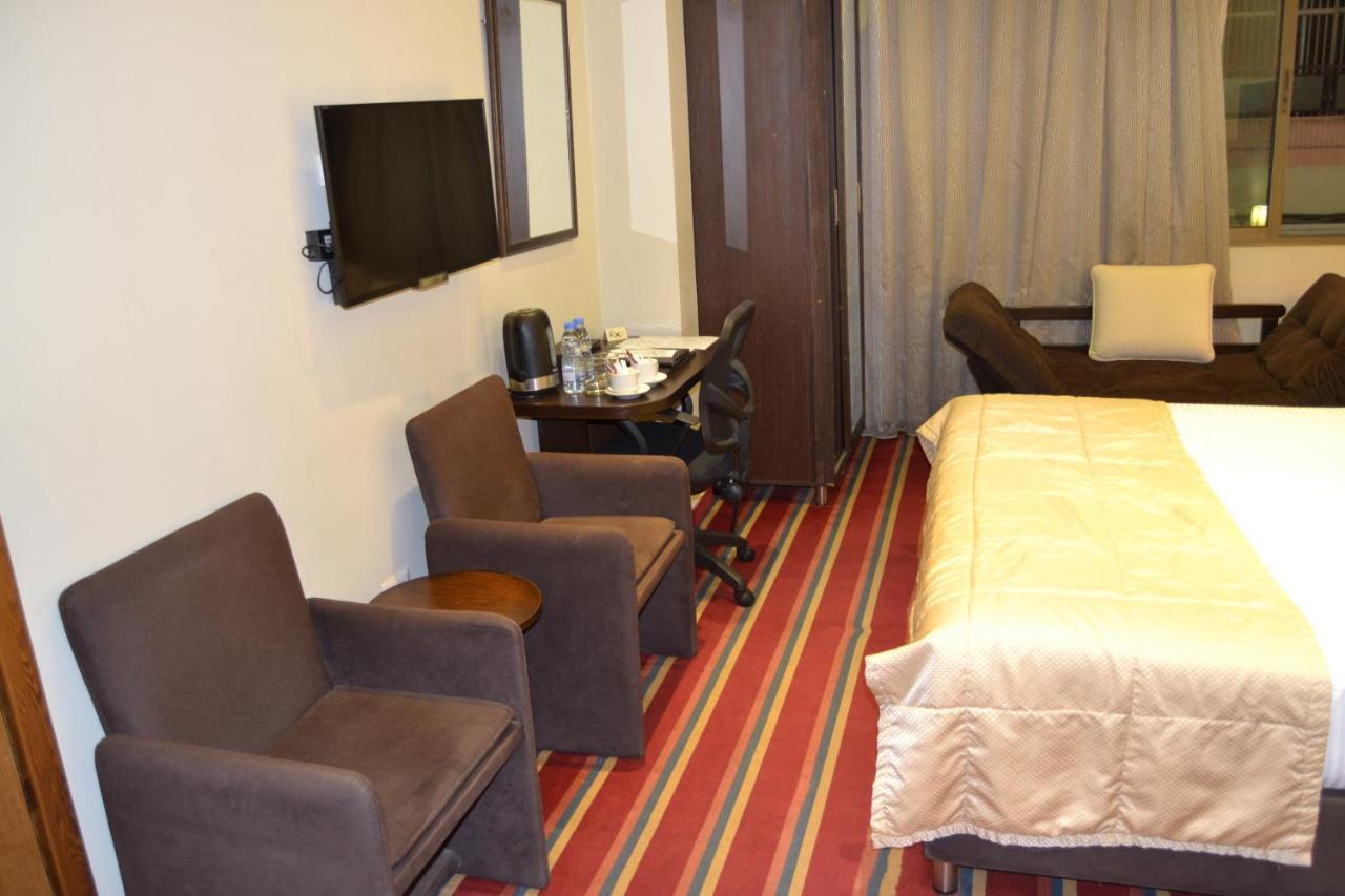 The J Hotel & Spa Beiroet Buitenkant foto