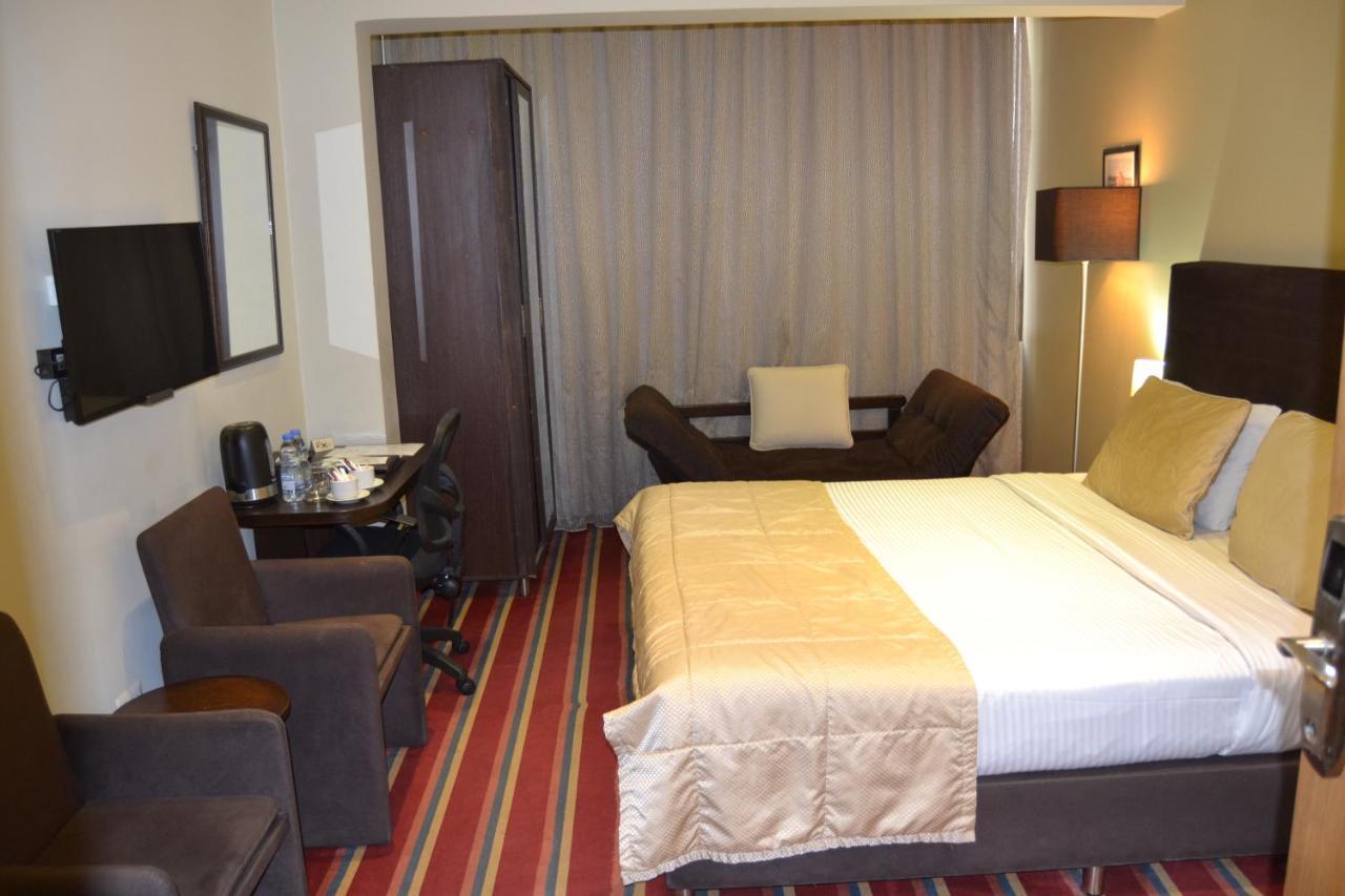 The J Hotel & Spa Beiroet Buitenkant foto