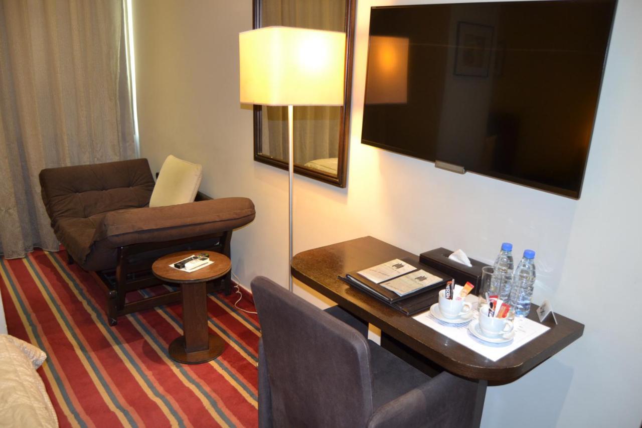 The J Hotel & Spa Beiroet Buitenkant foto