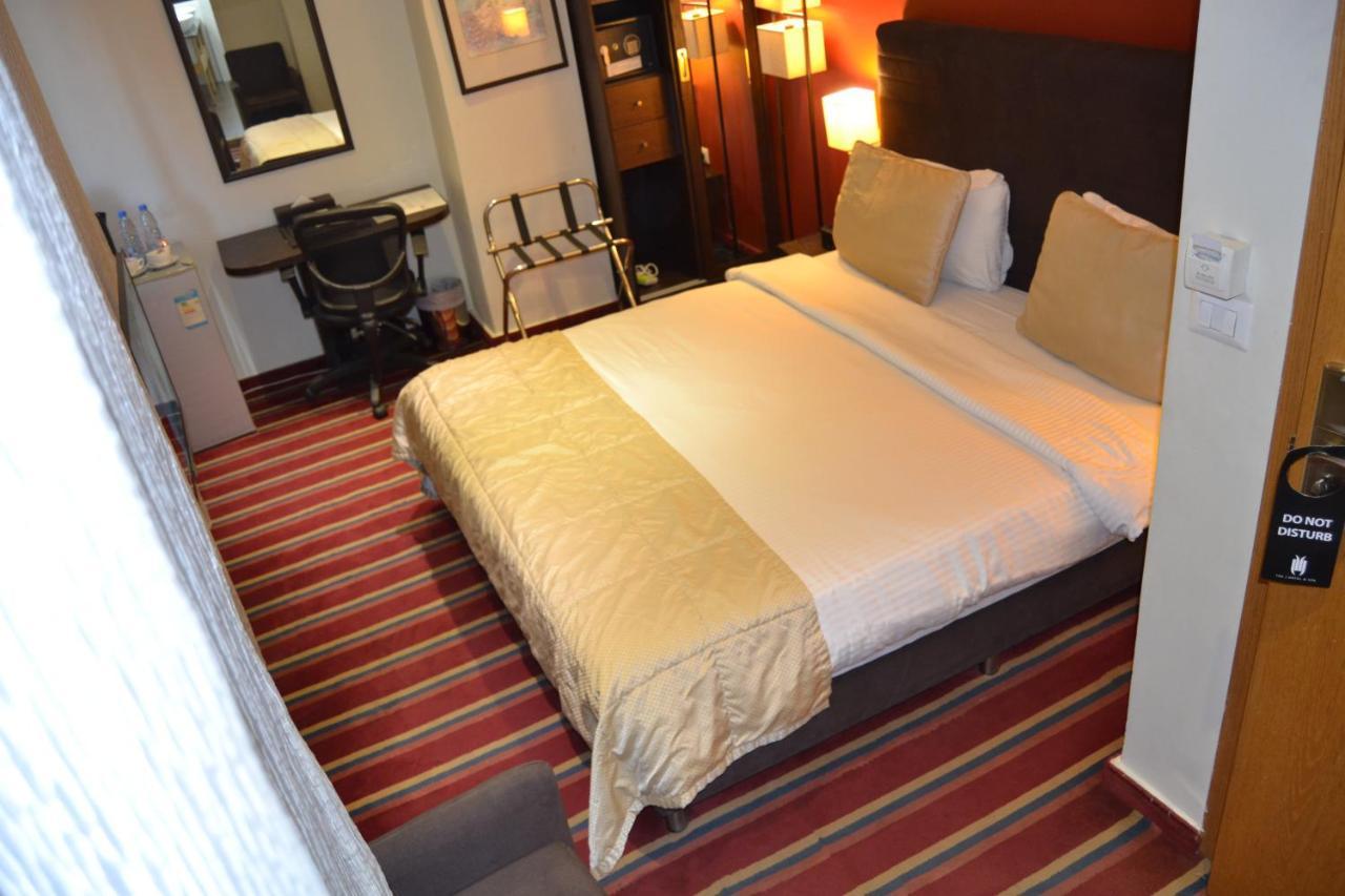 The J Hotel & Spa Beiroet Buitenkant foto