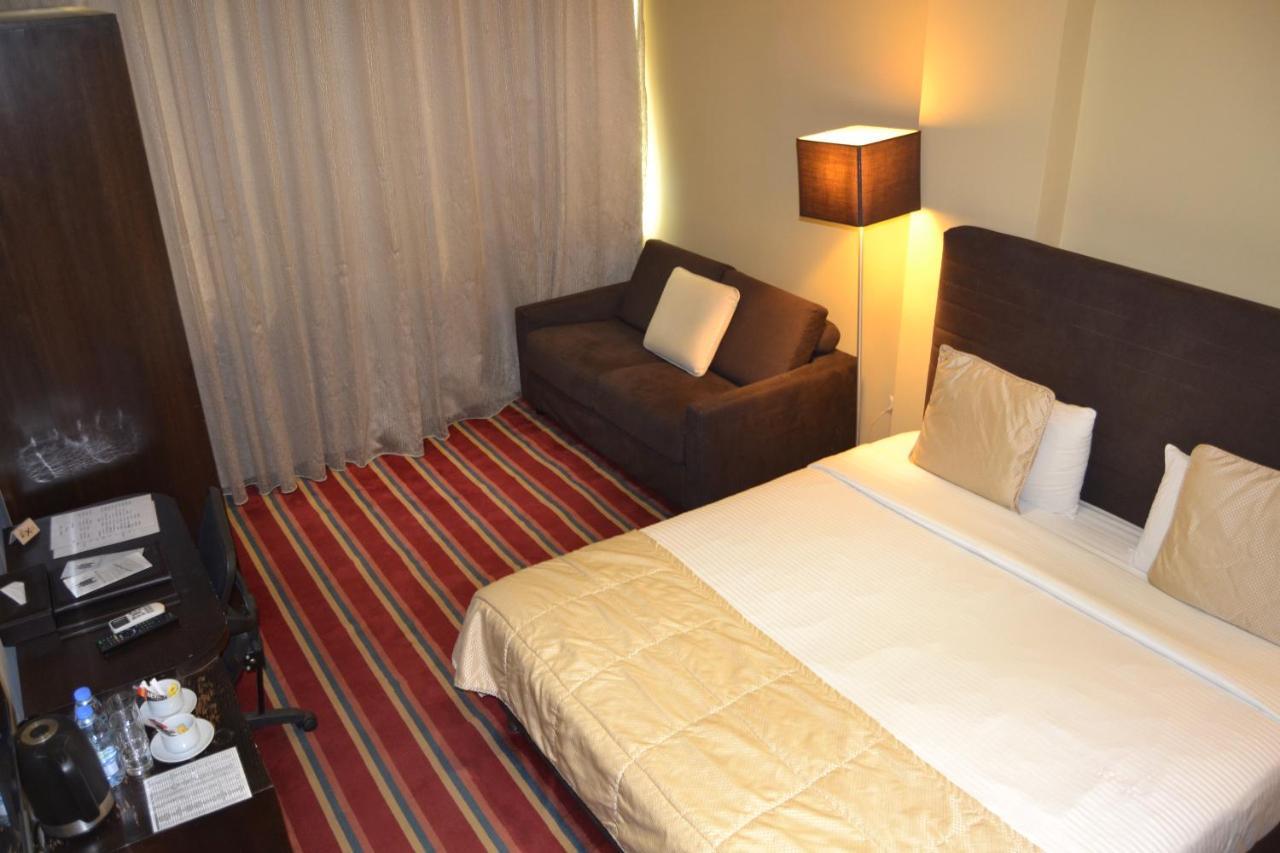 The J Hotel & Spa Beiroet Buitenkant foto