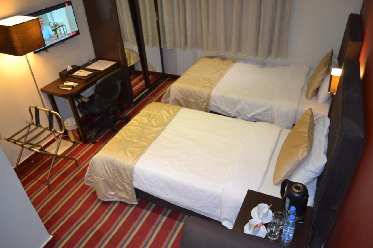 The J Hotel & Spa Beiroet Buitenkant foto